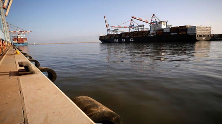 الحوثيون يوجهون ضربة لأبوظبي ويختطفون سفينة شحن إماراتية .. ما الذي كانت تحمله؟! | تفاصيل وخلفيات سفينة اماراتية watanserb.com