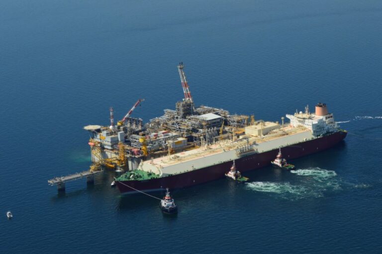 مسؤولو بايدن يتحدثون إلى قطر حول إمداد أوروبا بالغاز watanserb.com