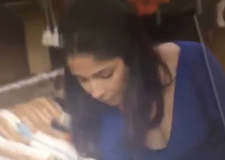 منى زكي في مشهد جريء بفيلم أصحاب ولا أعز watanserb.com