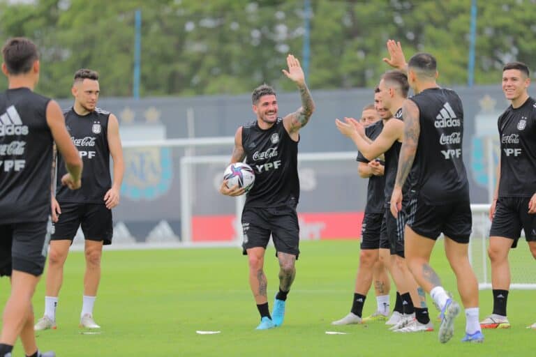 تدريبات نجوم منتخب الأرجنتين قبيل مواجهة تشيلي في تصفيات كأس العالم 2022 watanserb.com