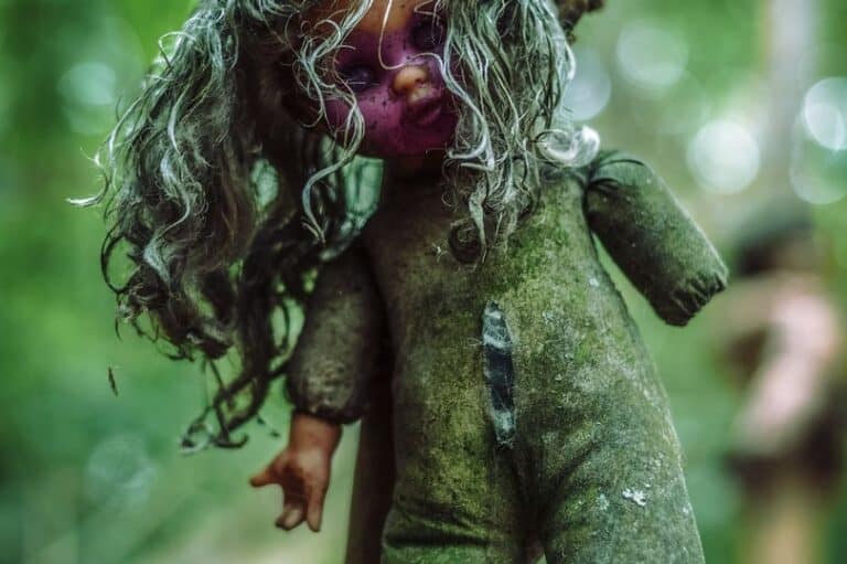 شاهد “غابة الدمى” المرعبة في ألمانيا .. يخشى المستكشفون زيارتها في الليل! غابة الدمى watanserb.com