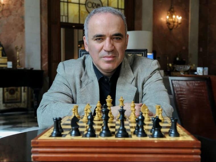 أذكى 8 أشخاص