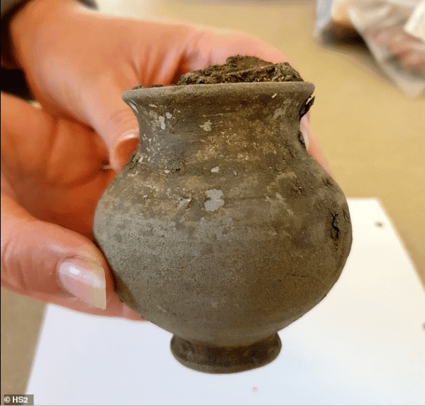 هياكل عظمية مقطوعة الرأس