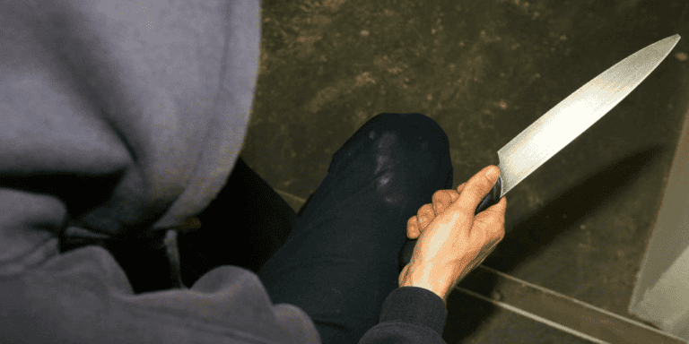 جريمة تهز الأهواز في إيران.. جز رقبة زوجته بالسكين وجال به في الشارع لهذا السبب! (فيديو) جريمة في الأهواز watanserb.com