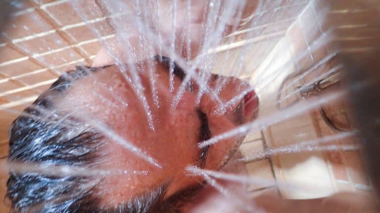 هل أنت أصلع؟ قد يكون الاستحمام أحد الأسباب هل أنت أصلع؟ قد يكون أحد الأسباب الاستحمام watanserb.com