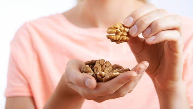 9 أسباب ستجعلك تدرج الجوز في نظامك الغذائي يومياً watanserb.com