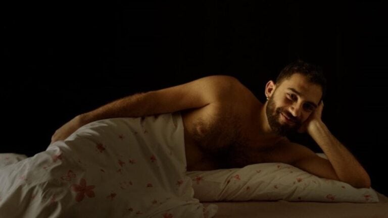 فيلم "بشتقلك ساعات" المصري يفجر غضباً واسعاً! watanserb.com