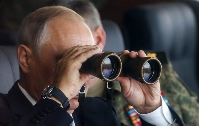 كاتب بريطاني: بوتين مجنون وخطير .. وهذا السبب! بوتين مجنون وخطير watanserb.com