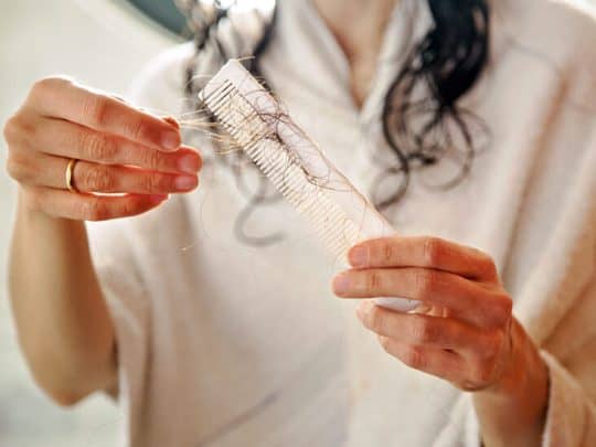 سبب تساقط الشعر watanserb.com