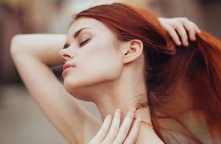 تفاحة آدم عند النساء watanserb.com