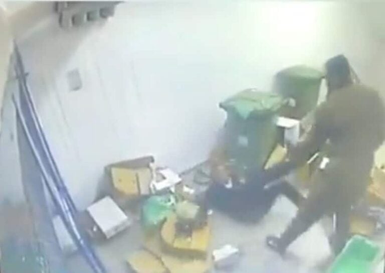 طعن سجان إسرائيلي على يد الأسير يوسف المبحوح watanserb.com