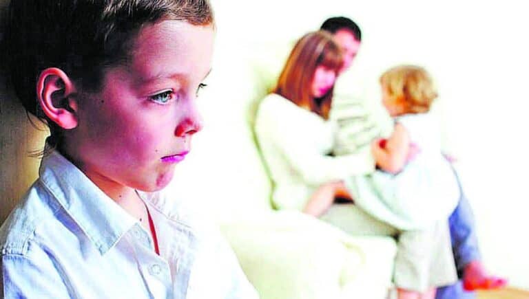 لماذا لدى العديد من الآباء طفل مفضل ولكن يصعب عليهم الاعتراف بذلك؟ لماذا لدى العديد من الآباء طفل مفضل ولكن يصعب عليهم الاعتراف بذلك watanserb.com