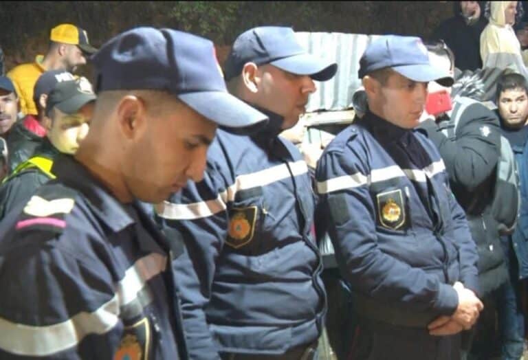 فريق انقاذ الطفل ريان يدخل النفق watanserb.com