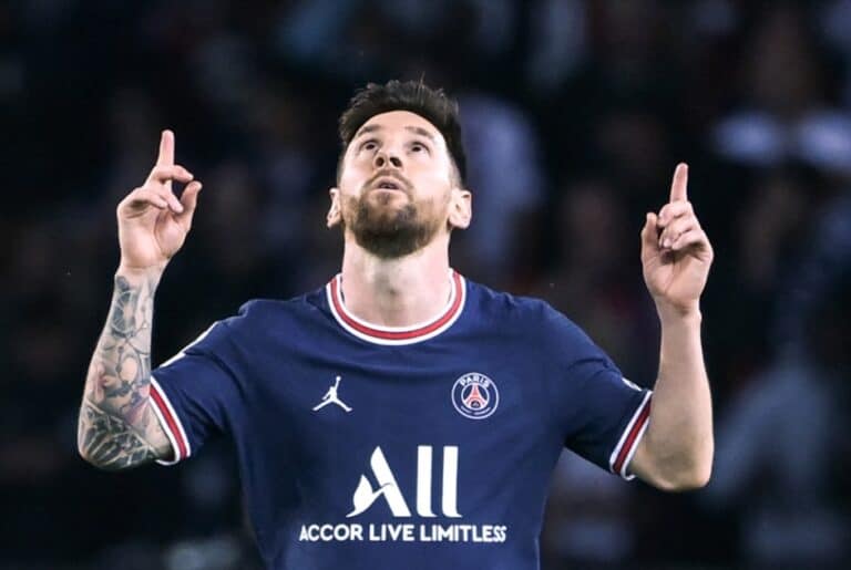 النجم الأرجنتيني ليونيل ميسي والتتويج بجائزة تاريخية watanserb.com