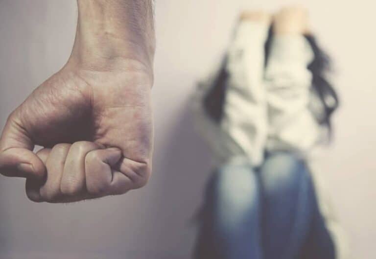 مصري يحبس زوجته لسنوات watanserb.com