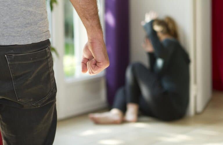 بائع مصري يقتل زوجته السورية ويحاول حرق جثتها بائع مصري يقتل زوجته السورية ويحاول حرق جثتها watanserb.com