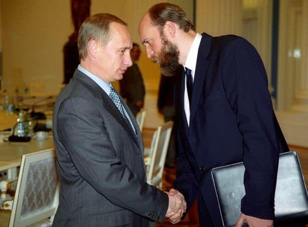 أقرب الأشخاص إلى بوتين هم من أغنى أغنياء روسيا ولا يرحمون