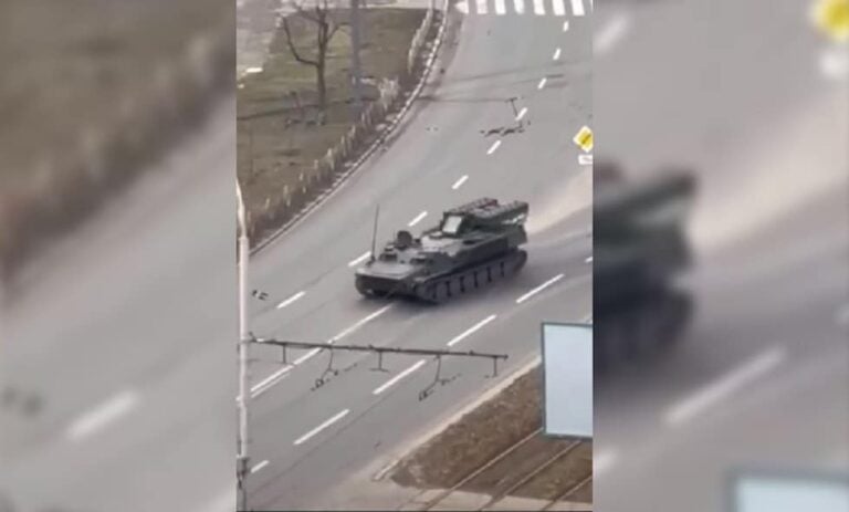 جندي روسي يدهس قائد كتيبته بالدبابة watanserb.com