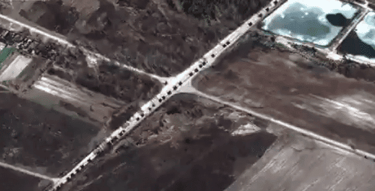 قافلة عسكرية روسية تمتد لنحو 64 كيلومترًا نحو كييف ومقتل 70 جندياً أوكرانياً قافلة عسكرية روسية watanserb.com