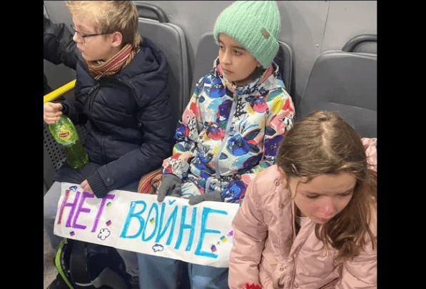 الشرطة الروسية تحتجز أطفال watanserb.com