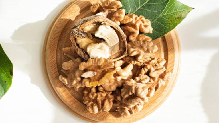 ماذا يحدث إذا أكلت المكسرات كل يوم؟ watanserb.com