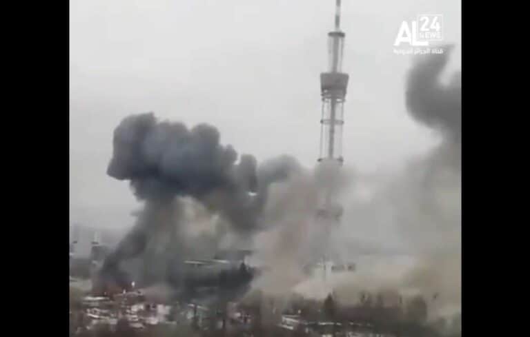 قصف مبنى التلفزيون الأوكراني في كييف وانقطاع البث (فيديو) الجيش الروسي يقصف مبنى التلفزيون الأوكراني watanserb.com