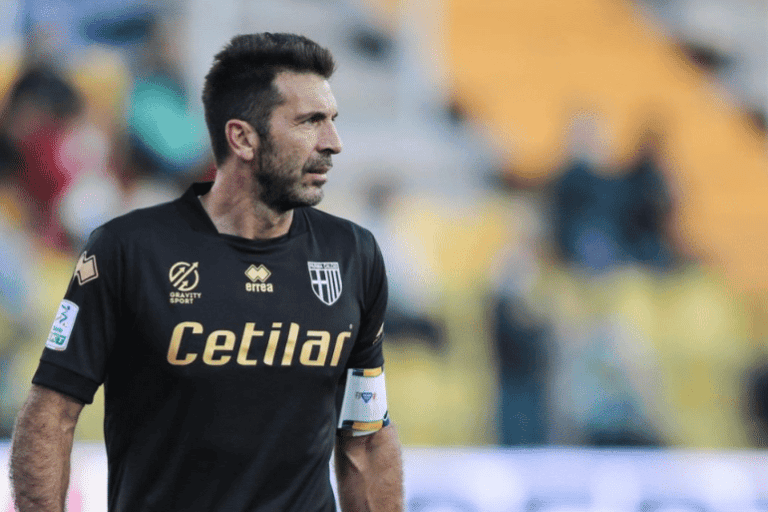 الحارس بوفون وتجديد عقده مع نادي بارما watanserb.com