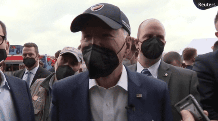 ردا على سؤال صحفي .. بايدن يصف بوتين بكلمة واحدة (فيديو) الرئيس الأمريكي جو بايدن يصف بوتين بالجزار watanserb.com