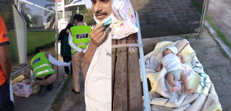 في مسقط .. رضيع ملقىً على قارعة الطريق! (صور) العثور على رضيع بأحد شوارع مسقط watanserb.com