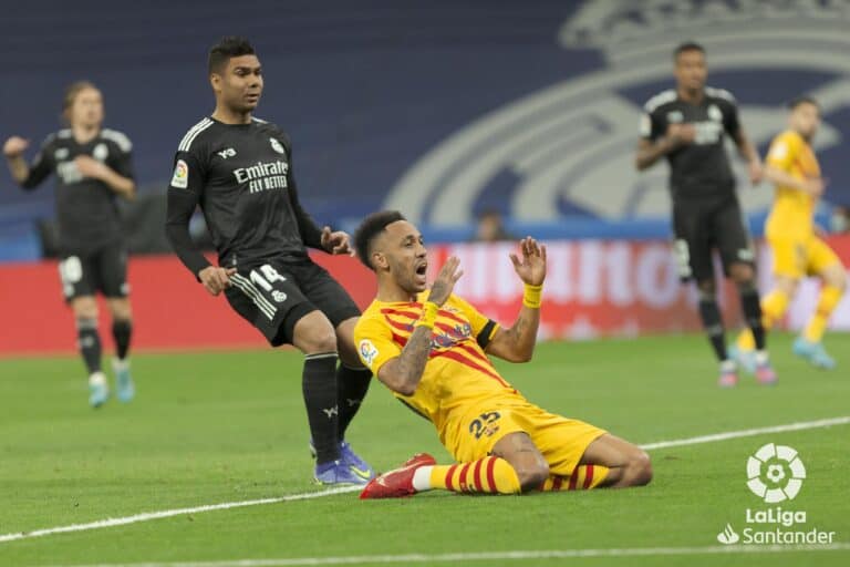 برشلونة يشعل الليغا الإسبانية بعد هزيمة غريمه ريال مدريد في عقر داره (شاهد) احتفال أوباميانج بهدفه في شباك ريال مدريد في قمة الكلاسيكو الإسباني watanserb.com