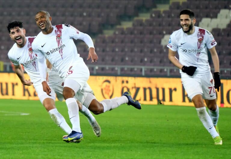 نجم عربي يعتلي صدارة ترتيب هدافي الدوري التركي watanserb.com