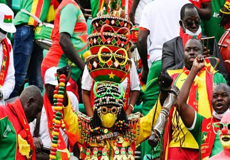 جماهير الشنغال تهاجم محمد صلاح بألفاظ والشتائم النابية watanserb.com