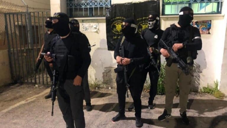 مرة أخرى.. قوة “مستعربة” تقتل فلسطينيين اثنين في جنين مرة أخرى .. قوة "مستعربة" تقتل فلسطينيين اثنين في جنين watanserb.com