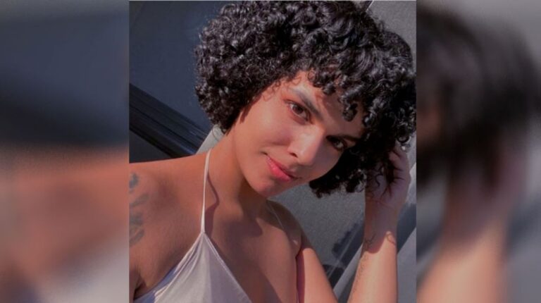 رهف القنون تواصل الإباحية وتحتفل بعيد ميلادها بصورة عارية في حمام سباحة! رهف القنون watanserb.com serbapp.com