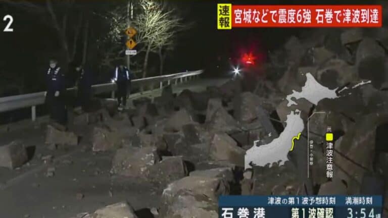 مشاهد مرعبة لزلزال اليابان.. صافرات إنذار بالمحطة النووية وتحذير من تسونامي جديد watanserb.com