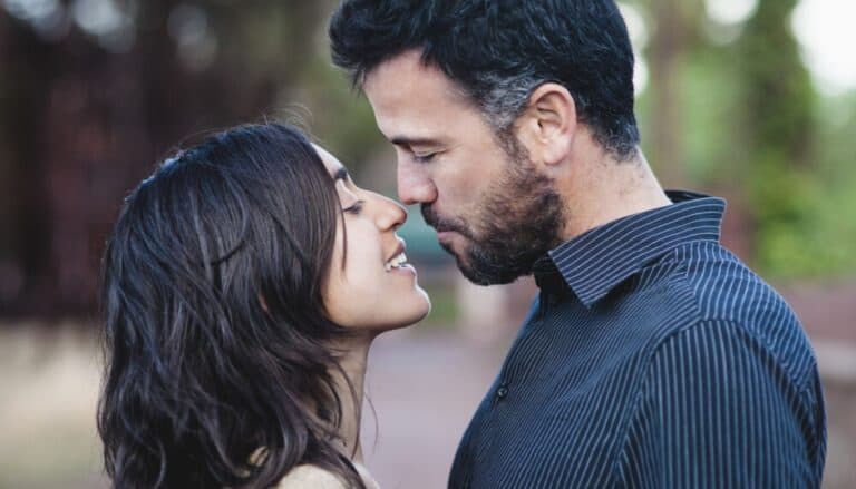 زواج النساء قصيرات القامة من الرجال طويلي القامة يكون سعيداً watanserb.com