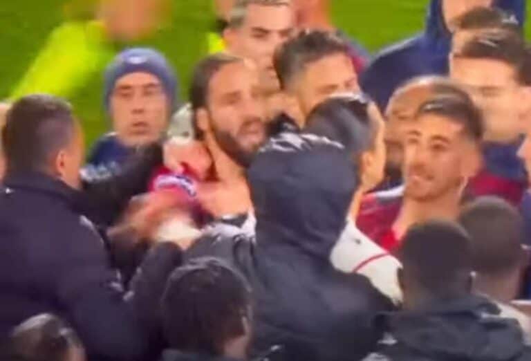 هتافات عنصري تنتهي بشجار بين اللاعبين في مباراة ميلان وكالياري watanserb.com