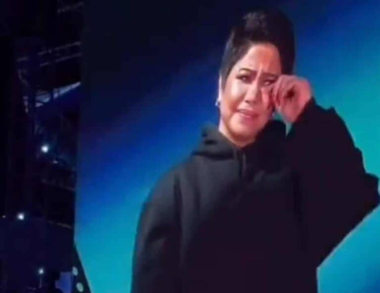 انهيار شيرين بالبكاء في الكويت watanserb.com