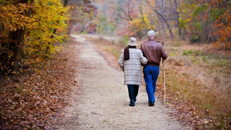 من قال أنه عليك أن تمشي 10 آلاف خطوة في اليوم؟ إليك الرقم الحقيقي لصحة جيدة watanserb.com