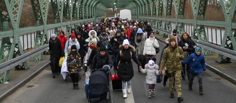 لاجئون أوكرانيون بسبب الغزو الروسي watanserb.com