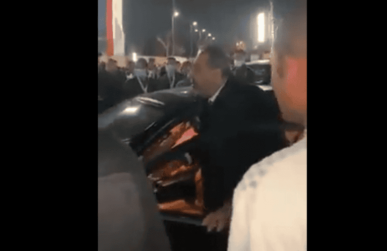 مجدي عبدالغني يعتدي على رجل أمن مصري watanserb.com