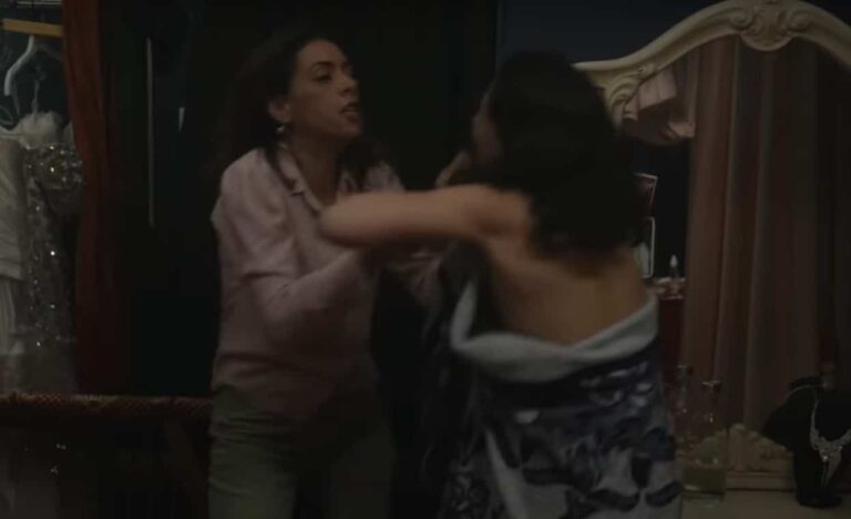 منال عوض “تحت الجَلد” بسبب مشهد “التشليح” في “صالون هدى”! (فيديو) منال عوض في صالون هدى watanserb.com