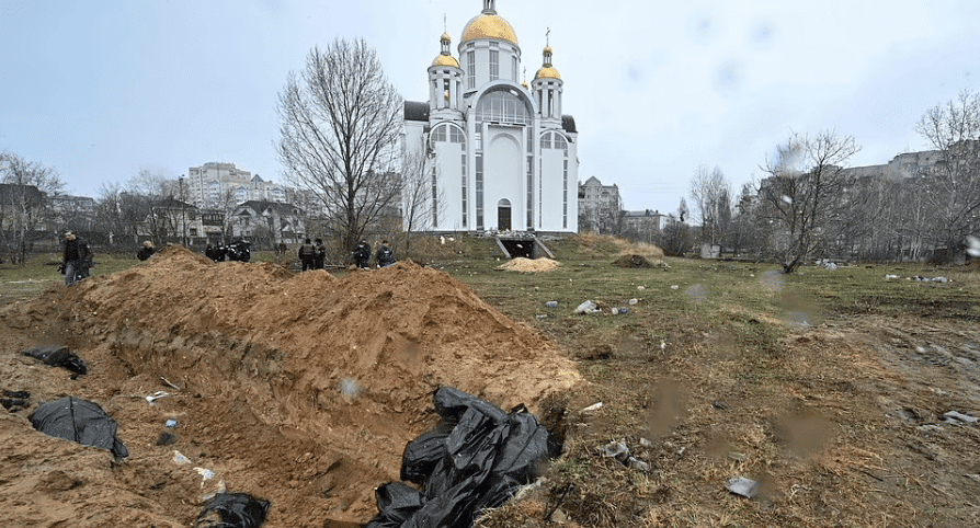 تم اكتشاف مقبرة جماعية في أراضي كنيسة في بوتشا، تحتوي على جثث العشرات من المدنيين