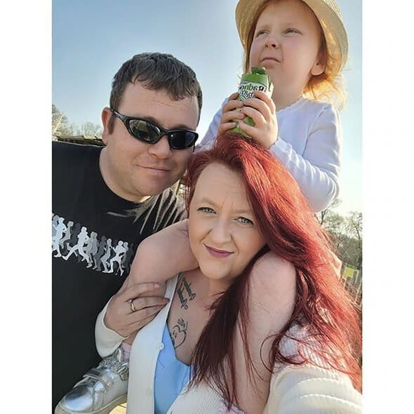 قالت شارلوت وينجفيلد إن ابنتها بروكلين ماي أصيبت بتسمم غذائي (الصورة: HULL LIVE / CHARLOTTE WINGFIELD)