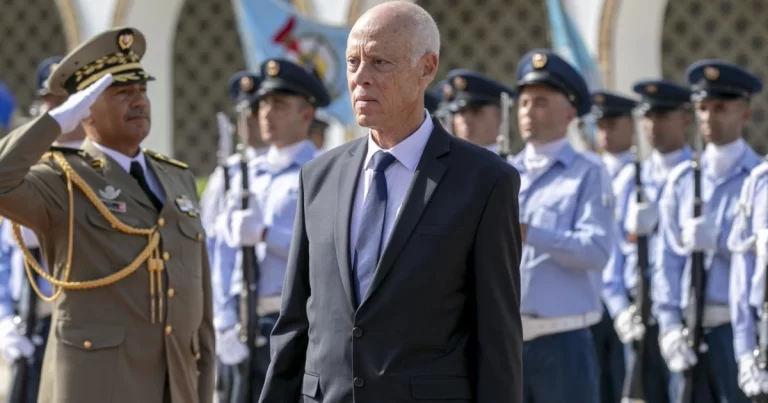 معهد “كوينسي”: مع الانهيار الاقتصادي في تونس أصبح تدخل الجيش احتمالًا واضحًا اقتصاد تونس watanserb.com