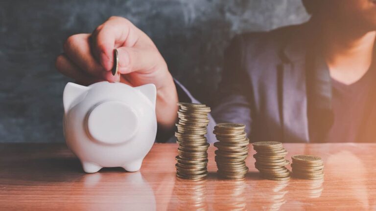 هل يجب عليك سداد ديونك أم الادخار؟ ما هو الخيار الأفضل بالنسبة لك؟ هل يجب عليك سداد ديونك أم الادخار؟ ما هو الخيار الأفضل بالنسبة لك؟ watanserb.com