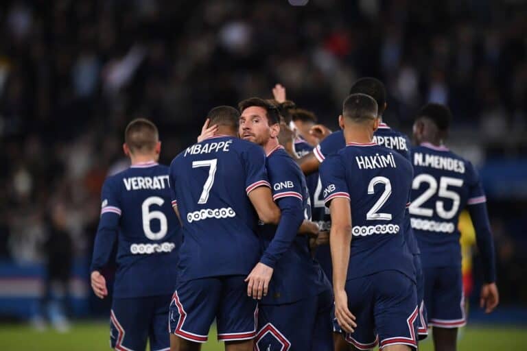 احتفال ليونيل ميسي بعد تسجيله الهدف في مرمى شباك لنس watanserb.com