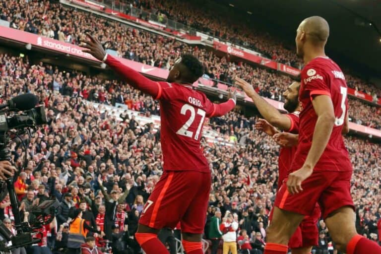 ترتيب الدوري الإنجليزي 2022 بعد انتصار ليفربول وتشيلسي احتفال فريق ليفربول بهدفه داخل شباك إيفرتون في قمة الديربي watanserb.com