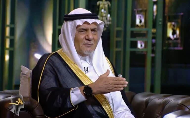 تركي الفيصل يكشف لأول مرة ما حدث معه يوم تنصيب والده ملكا (فيديو) تركي الفيصل