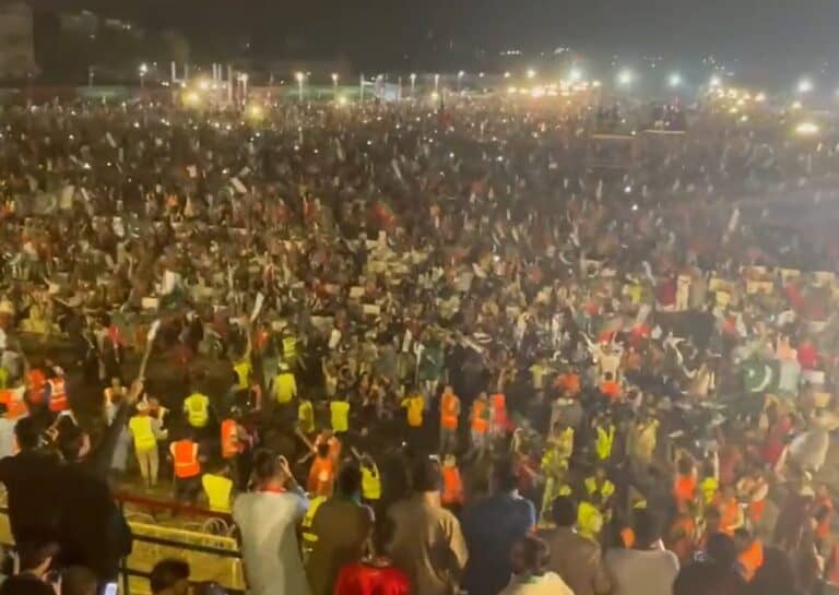 تظاهرة في كراتشي دعماً لعمران خان watanserb.com